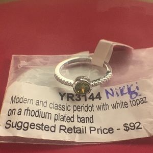 Size 7 peridot and white topaz ring